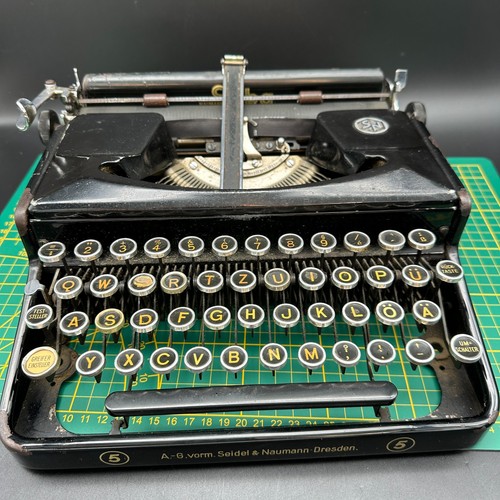 Vintage 1937 erika modell - vintage,