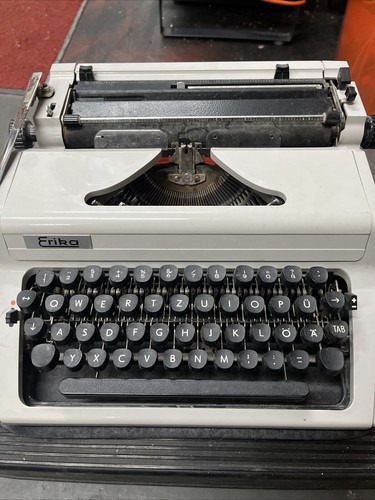 Alte schreibmaschine erika - schreibmaschine,